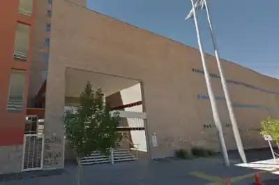 La empresa dijo que no llevaban cinturón, pero una foto lo dejó sin argumentos