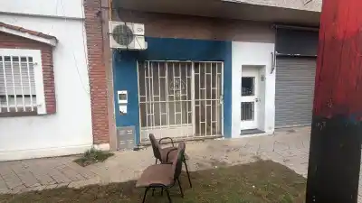 Un vecino vio humo salir de una oficina y dio aviso: adentro encontraron a un hombre de 64 años