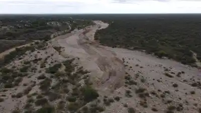 Máquinas trabajan contra reloj en el río Luján: 700 metros que buscan evitar un desborde