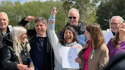 Una obra que llevaba más de una década: las 175 viviendas que entregaron Kicillof y Alak en La Plata