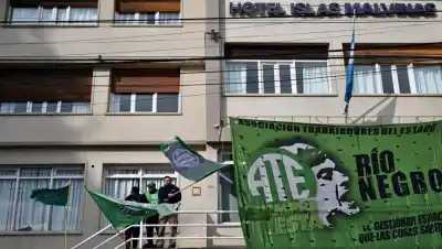 24 empleados, un hotel de las Fuerzas Armadas y una puerta que se cierra: el reclamo que crece en Bariloche