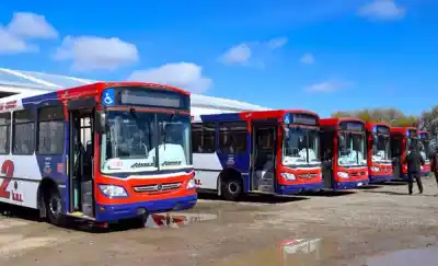 Llegaron los seis colectivos nuevos a Trelew: el detalle que viaja arriba del techo