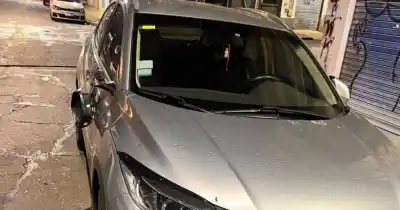 Caminaba por el centro de Quilmes rompiendo espejos: los vecinos no lo podían creer