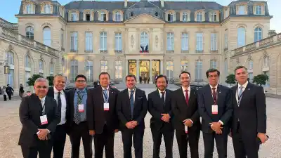 El viaje de Milei a París que terminó con 13 gobernadores en el Elíseo