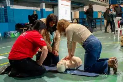 Más de 200 vecinos se capacitaron en RCP: qué maniobra clave aprendieron en Bomberos