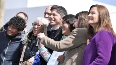 Kicillof entregó 175 viviendas en Melchor Romero y reveló quiénes serán los dueños