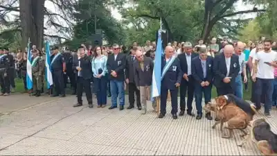 Un inesperado incidente interrumpe acto oficial con presencia de altas autoridades