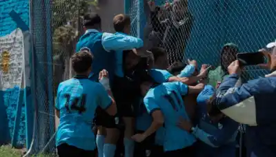 Tres palos, un penal picado y un gol en la última bola: cómo Temperley se quedó con la Reserva