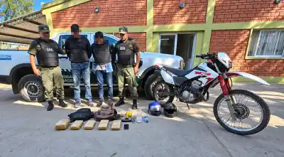 Dos mochilas, una moto y una ruta fronteriza: lo que Gendarmería encontró adentro
