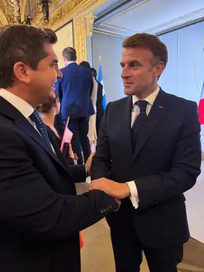 Orrego llevó a San Juan al Elíseo: la reunión con Macron que nadie esperaba