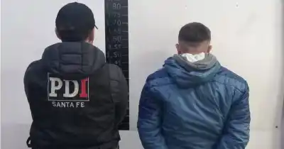 Detuvieron al hijo de una barrabrava de Newell's: las armas que encontró la policía en el pasillo