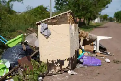 Escracharon a vecinos del barrio Jardín: lo que dejaron sobre el desagüe y que la Municipalidad no perdona