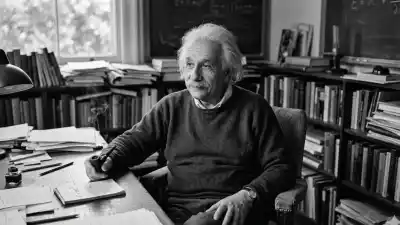 La frase de Einstein que cambia todo lo que creías sobre el amor