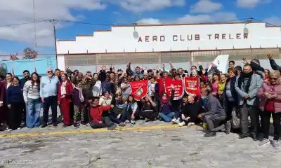 Setenta adultos mayores de Trelew se subieron a un simulador de vuelo: la jornada que no esperaban