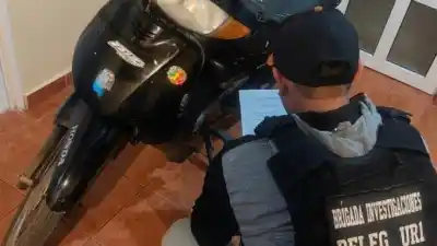 Le robaron la moto frente a la manzana 148: a las 22:35 apareció en un pasaje interno