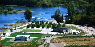 Alumnos de la 121 llevaron a la Legislatura un pedido por la Isla 132: qué encontraron en el agua y el suelo