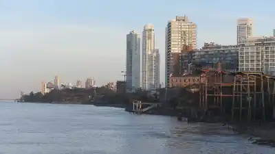 Volcaban 350 millones de litros diarios al río Paraná: la Justicia confirmó el procesamiento de cinco exdirectivos
