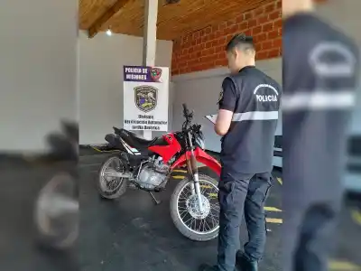 Llevó su moto a verificar a Jardín América y terminó secuestrada: el dato que apareció en el sistema