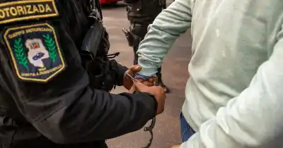 Salió corriendo al ver la policía en Godoy Cruz, pero no llegó lejos: lo que tenía encima lo complicó