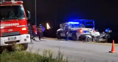 Volcó una camioneta en una ruta salteña y el tránsito quedó cortado: ¿qué pasó con los dos ocupantes?