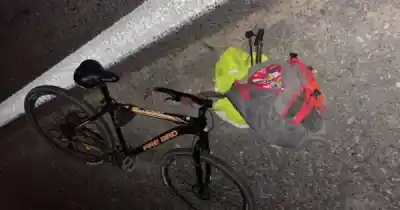 Un ciclista fue embestido en la ruta y el conductor huyó dejando una pista clave