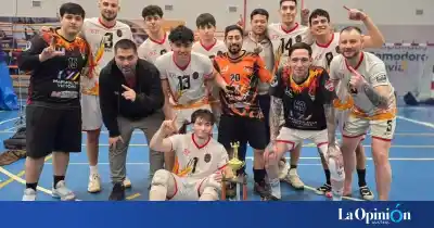Fénix y Universitario no se guardaron nada en Comodoro y ya tienen boleto al Federal 2027