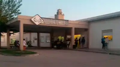Dos nenas de 13 años viajaban en una moto y terminaron en el CEPSI tras chocar con un vecino