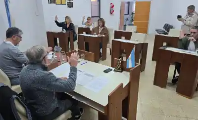 Concejales de Castex le apuntan a un funcionario: cobra horas extras y ya lo ascendieron