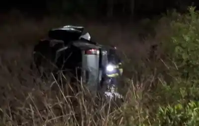 Volcó una camioneta en la ruta 36: dos personas trasladadas y la ruta sigue cortada