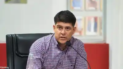 Zenteno se tomó otra licencia y un concejal estalló: "¿Qué privilegios hay para la clase política?"