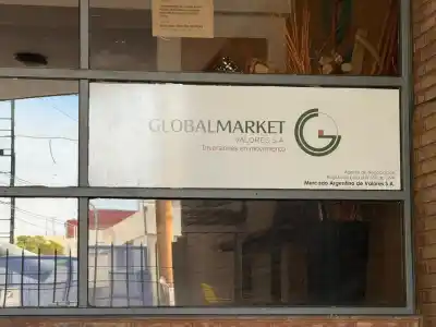 Después de seis meses de espera, la Justicia entró en la oficina de Global Market: quién los recibió