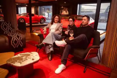 El taller santiagueño que Ferrari eligió para un garage de colección: las maderas nativas que viajaron a Casa FOA