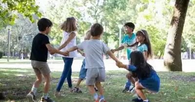 Con un minuto de alarma desde los celulares, familias de todo el país salen a reclamar por sus hijos