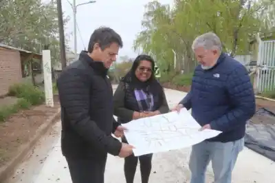 El barrio que se cansó de pelear contra el barro y el agua ya tiene fecha para dejar de hacerlo