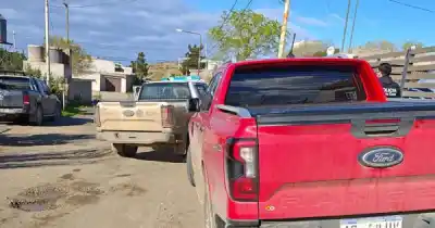 Una camioneta estacionada en Caleta Olivia escondía algo de Comodoro Rivadavia