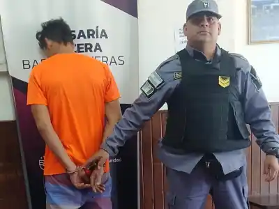 Vecinos escucharon gritos desde una casa de Barranqueras y la Policía entró: lo que encontraron adentro