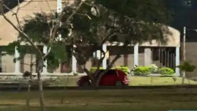 Desorientada y con capucha: un vecino la vio en la calle y su llamado al 911 terminó con el operativo cerrado