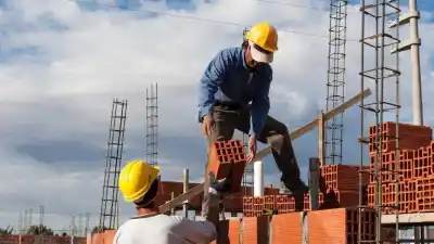 Paritarias UOCRA: el aumento que impacta en octubre y la cifra que cobrará un ayudante