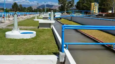 Alerta naranja por Zonda: OSSE pide guardar agua en los tanques y refuerza guardias