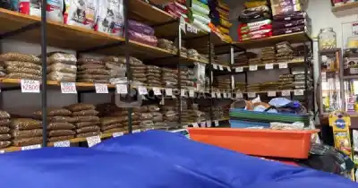 Le dijo "comprame o te arrebato" y la mujer volvió al local a las horas