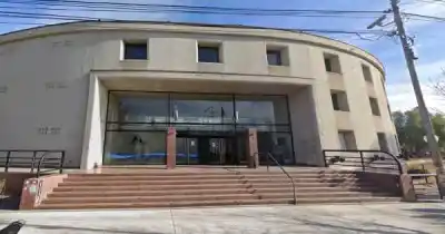 Una paciente fue a tratarse una caries y terminó con una aguja de 3 cm clavada en la mandíbula: la Justicia condenó a la odontóloga