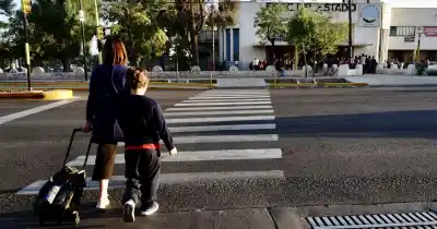Suspendieron las clases en Mendoza por el Zonda: a qué hora baja al llano