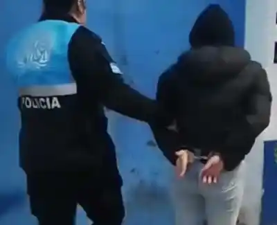 Lo pararon en un control en Chubut y se quedó sin moto y sin novia en plena noche