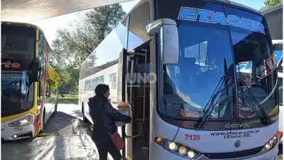 Viajar entre Santa Fe y Paraná ya cuesta más: el pasaje que más golpea el bolsillo