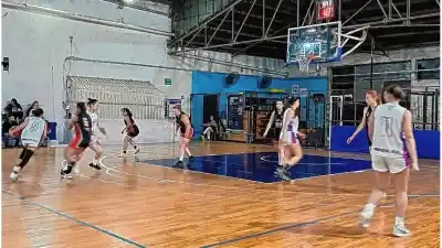 CUST se llevó un duelo clave de visitante: la figura que nadie pudo frenar