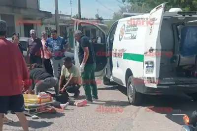 La esquina de Bolivia y Ramón Chávez se tiñó de rojo: un choque dejó a un motociclista peleando por su vida