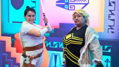 La Feria del Libro de Santiago vive su día más intenso: IA, cómics y una figura internacional