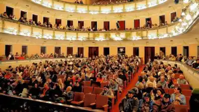 El Teatro 3 de Febrero abre gratis con tres voces entrerrianas: quiénes suben al escenario