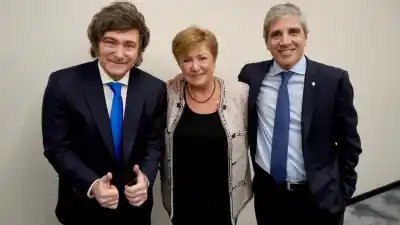 Un desembolso clave se demora mientras el país enfrenta pagos millonarios