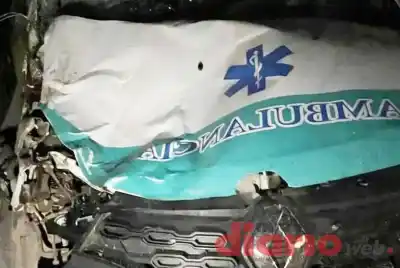Enfermero sobrevive de milagro tras impactar contra dos caballos con una ambulancia